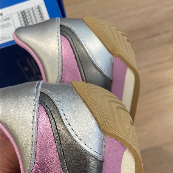 Adidas. Metallic Lilac Country OG - Picture 9 of 14